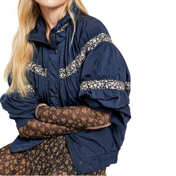 FREE PEOPLE We The Free On My Mind Winter Oversize Bomber Jacket in Navy Sz. M - Picture 1 of 14
